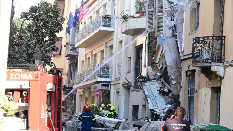 Έκρηξη στην Πλάκα: Τρεις τραυματίες μετά την κατάρρευση κτηρίου, συνεχίζονται οι έρευνες