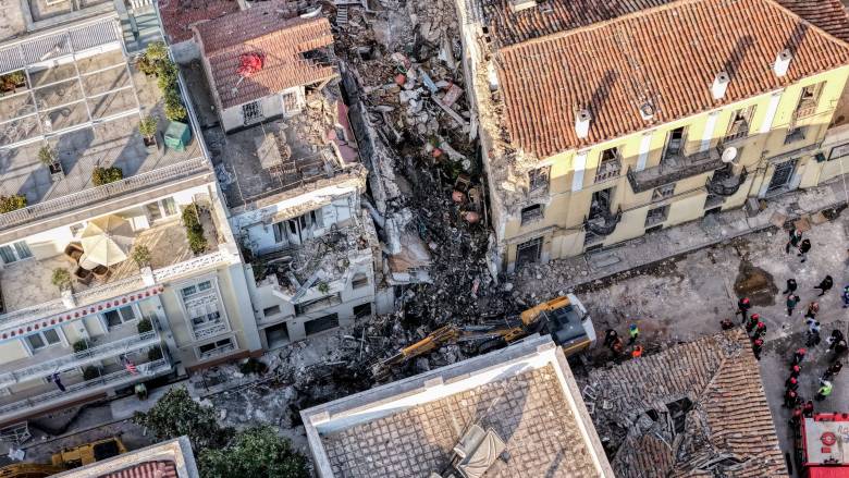 Φονική έκρηξη στην Πλάκα: Διαρροή στο εσωτερικό δίκτυο του κτηρίου το επικρατέστερο σενάριο