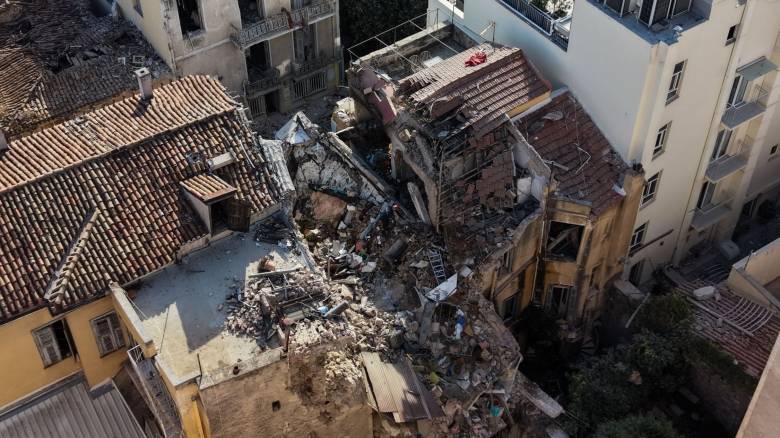 Πλάκα: Πρώτα έκρηξη και μετά πυρκαγιά, τι ερευνούν οι αρχές - «Στον 2ο όροφο η μεγαλύτερη εκτόνωση»