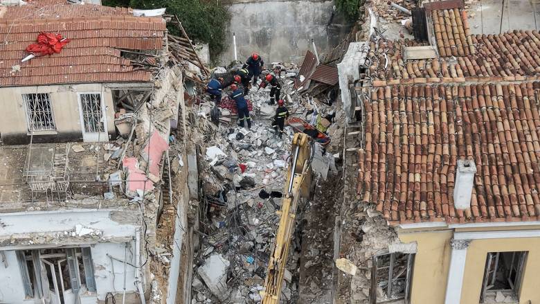 Πλάκα: Ξεκινούν οι αυτοψίες στα διπλανά κτήρια - Στο μικροσκόπιο η εγκατάσταση αερίου στον 2ο όροφο