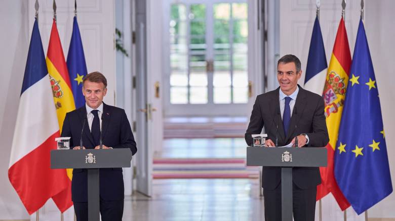 «Welcome back»: Μακρόν και Σάντσεθ θα δέχονταν πίσω στην ΕΕ τη Βρετανία με «ανοιχτές αγκάλες»