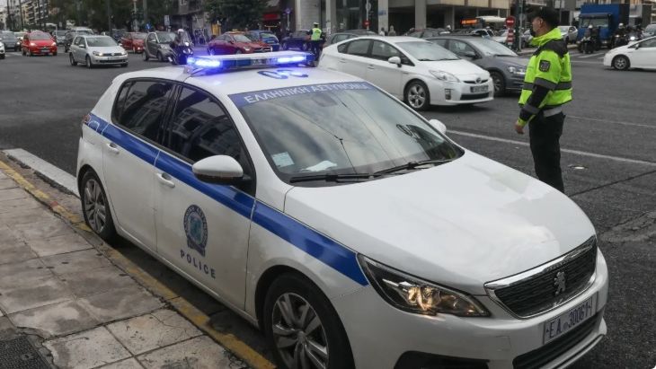 Αυτοκίνητο στη Λεωφόρο Κηφισίας κατέληξε σε τζαμαρία καταστήματος - Ένας τραυματίας