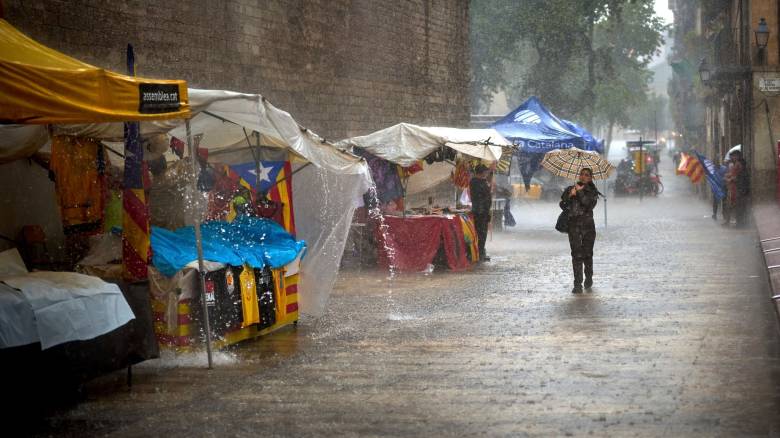 Συναγερμός στην Ισπανία για ισχυρές βροχές - Υπ' ατμών πέντε περιοχές και η πλημμυροπαθής Βαλένθια
