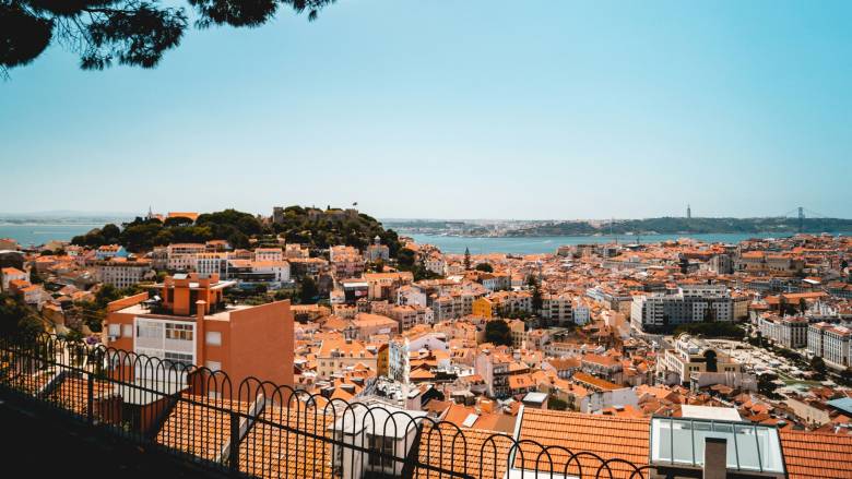 Η κυβέρνηση της Πορτογαλίας προωθεί νομοσχέδιο που διευκολύνει τις εξώσεις ενοικιαστών