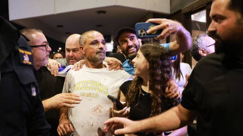 «Ήμουν σίγουρη ότι θα πέθαινα»: Τι εξετάζουν οι αρχές για την πτήση - θρίλερ της Flydubai