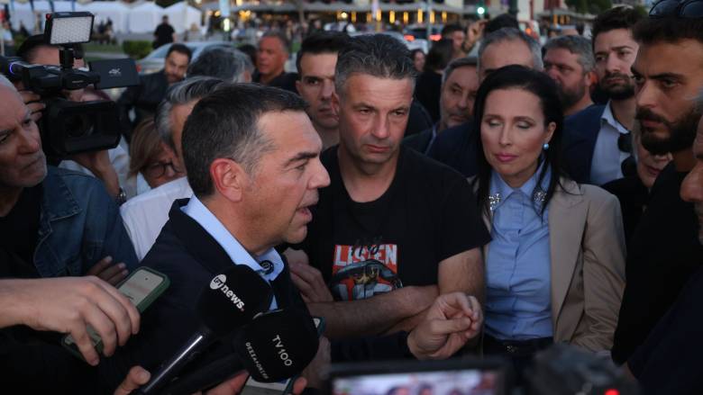 Συνάντηση Τσίπρα με διαδηλωτές αλιείς στην Θεσσαλονίκη: «Να στηριχθούν οι άνθρωποι της παραγωγής»
