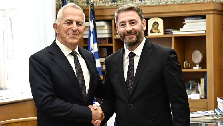 Στην Κοινοβουλευτική Ομάδα του ΠΑΣΟΚ ο Ευάγγελος Αποστολάκης
