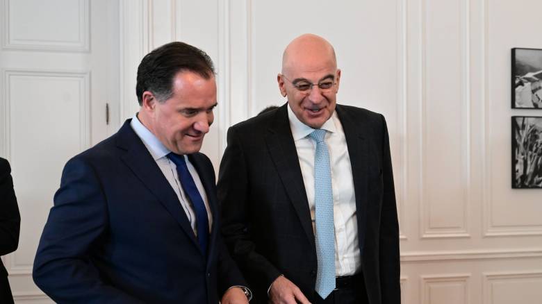 Άδωνις «καρφώνει» Δένδια για τα γενέθλια της ΝΔ: «Απορώ με τους υπουργούς που επέλεξαν να λείπουν»