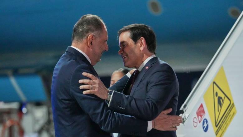 Έφτασε στην Αθήνα ο ΥΠΕΞ των ΗΠΑ Μάρκο Ρούμπιο - Η ατζέντα και οι τρεις συμφωνίες