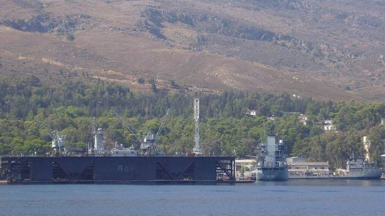 Χανιά: Συνελήφθη Αμερικανίδα που φέρεται να φωτογράφιζε τις στρατιωτικές εγκαταστάσεις στη Σούδα
