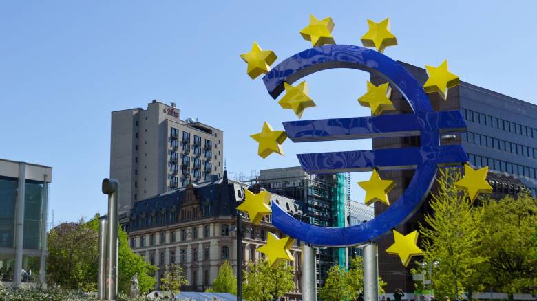 Τα καύσιμα στο «κόκκινο» απειλούν επιτόκια και ομόλογα