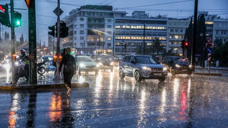 Το φθινόπωρο επιστρέφει με καταιγίδες και μεγάλα ύψη βροχής - Πότε αλλάζει ο καιρός