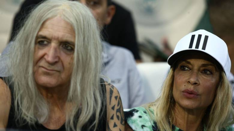 Δικηγόρος Καρβέλα για πνευματικά δικαιώματα: Μόνο αυτός θα δίνει άδεια για τα τραγούδια του
