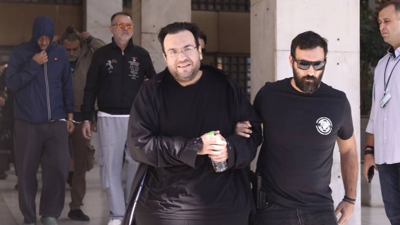 ΕΦΚΑ: Στοιχεία και μαρτυρίες «καίνε» τον Καμπούρη - Ο αχυράνθρωπος και οι εταιρείες φαντάσματα
