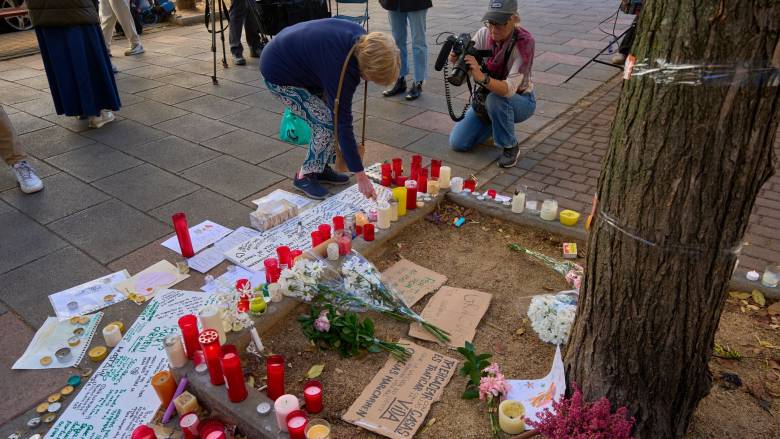 «Ευχαριστούμε για όλα»: Ισπανοί αποχαιρετούν τη Μαρικάρμεν Αμπασκάλ τη «γιαγιά μιας ολόκληρης χώρας»