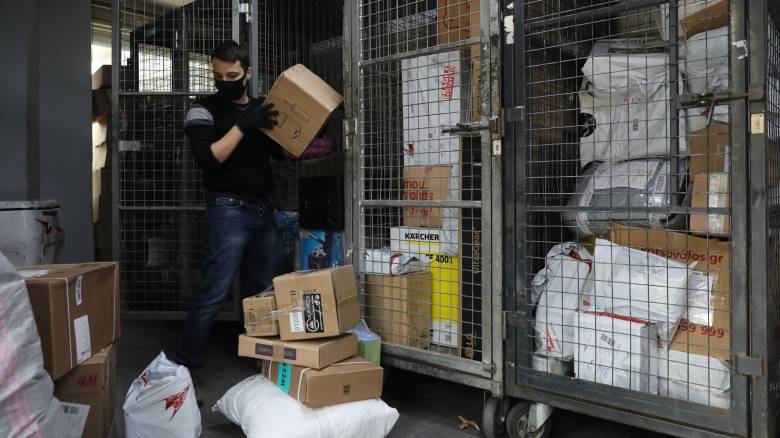 Παραδόσεις courier: Τέλος τα μετρητά - Από πότε αλλάζει ο τρόπος πληρωμής