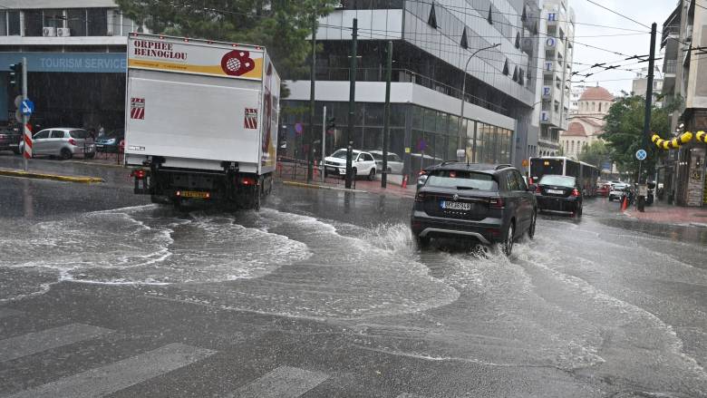 Ανάρτηση Κολυδά για κακοκαιρία: Πότε μπορεί να γίνει επικίνδυνη ακόμη και χωρίς ρεκόρ βροχής