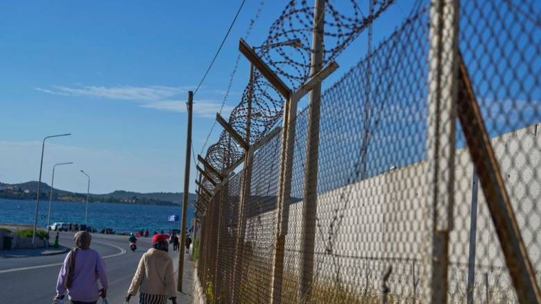 Βουλή: Κατατέθηκε τροπολογία για νέα δομή φιλοξενίας μεταναστών στο Ηράκλειο Κρήτης