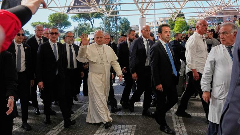 Τι είναι και πώς αντιμετωπίζεται το αδενοκαρκίνωμα με το οποίο διαγνώστηκε ο Πάπας Λέοντας