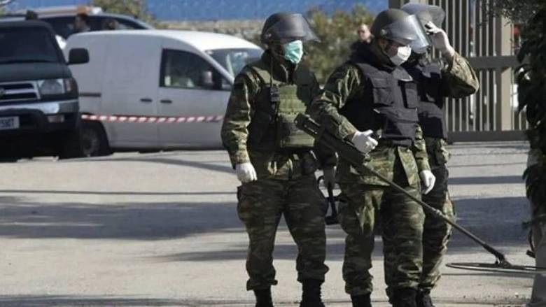 Βρέθηκε τμήμα όλμου στον Πειραιά - Διακοπή κυκλοφορίας στη Δραγατσανίου