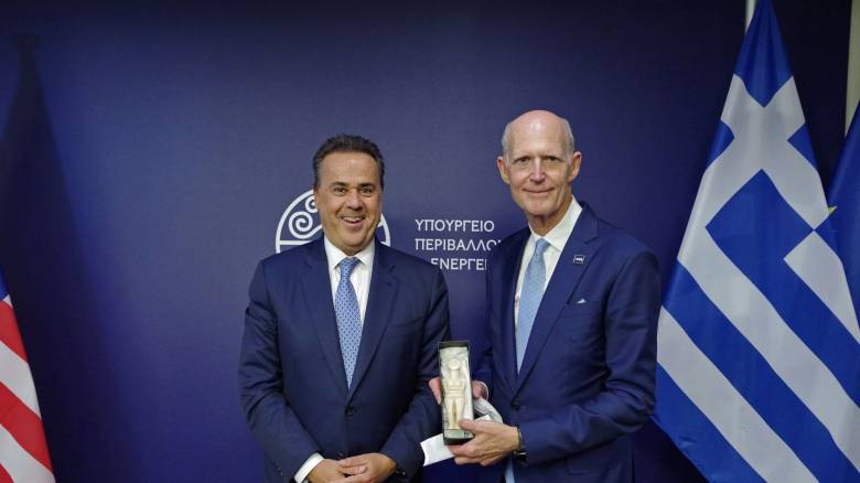 Συνάντηση Παπαστασταύρου με τον γερουσιαστή Ρικ Σκοτ και τον επικεφαλής της πρεσβείας των ΗΠΑ