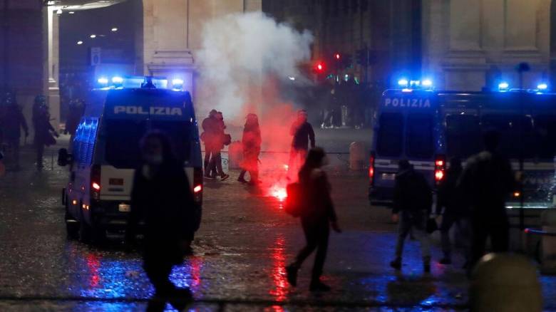 Διαδηλώσεις στην Ιταλία: Επεισόδια σε Μιλάνο, Μπολόνια και Τορίνο - Τραυματίες και στη Ρώμη