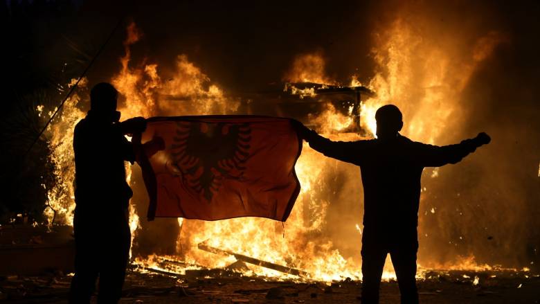 «Ράμα παραιτήσου» -  Η Αλβανία «φλέγεται» για τέταρτη μέρα από διαδηλώσεις και συγκρούσεις