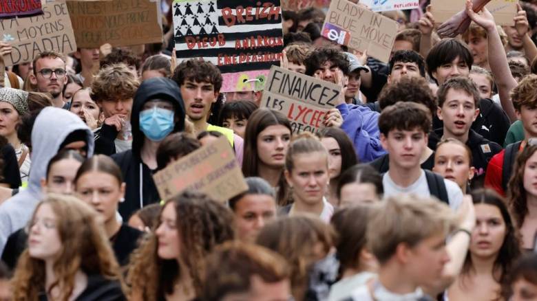 Στους δρόμους της Γαλλίας μαθητές, φοιτητές και «κίτρινα γιλέκα» - Ένταση και συλλήψεις