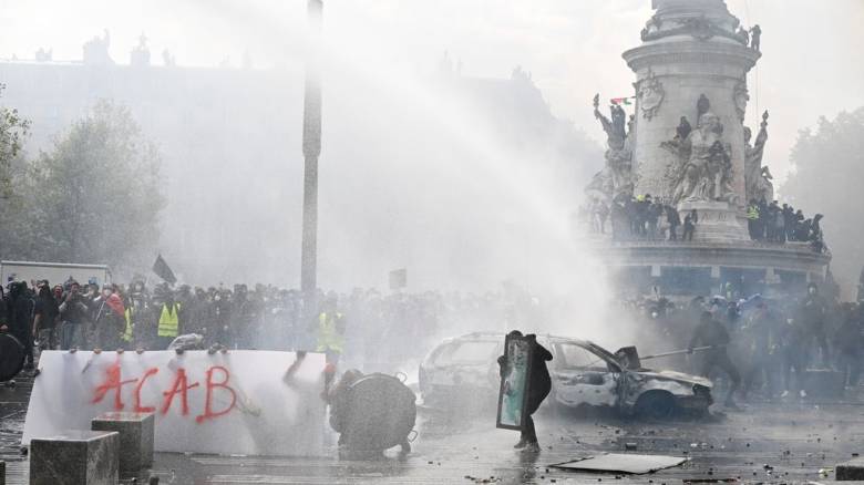 Γάλλος μαθητής στο CNN Greece: «Διαφορετικές τάξεις, ίδια η αγανάκτηση» - Πώς ξεκινούν τα επεισόδια