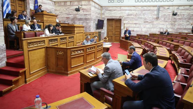 Βουλή: Υπερψηφίστηκε από την ΝΔ στην επιτροπή η απαγόρευση πρόσβασης ανηλίκων στο διαδίκτυο