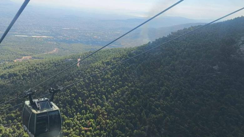 Φωτιά σε όχημα στη Λεωφόρο Πάρνηθας - Άμεση κινητοποίηση της πυροσβεστικής