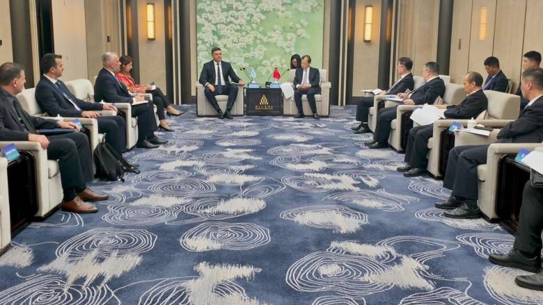 Τετ α τετ Κικίλια με τον υπ. Μεταφορών της Κίνας - Στο τραπέζι η συμμετοχή εταιρειών στα ναυπηγεία
