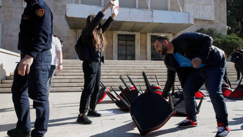 Νέο «παράθυρο» διαλόγου από Ράμα - «Όποιος καταστρέφει δημόσια περιουσία, θα πληρώσει» προειδοποιεί