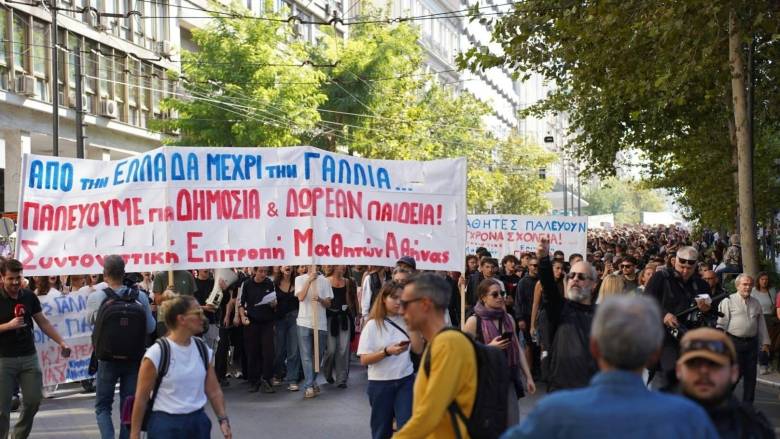 «Παλεύουμε για ένα πτυχίο μέσα από αντίξοες συνθήκες»: Τι λένε φοιτητές στο CNN Greece
