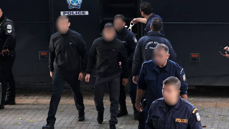 Μητέρα Άλκη Καμπανού: «Σε αυτή τη δίκη εκτίω τη δική μου ποινή, ισόβια στον πόνο»