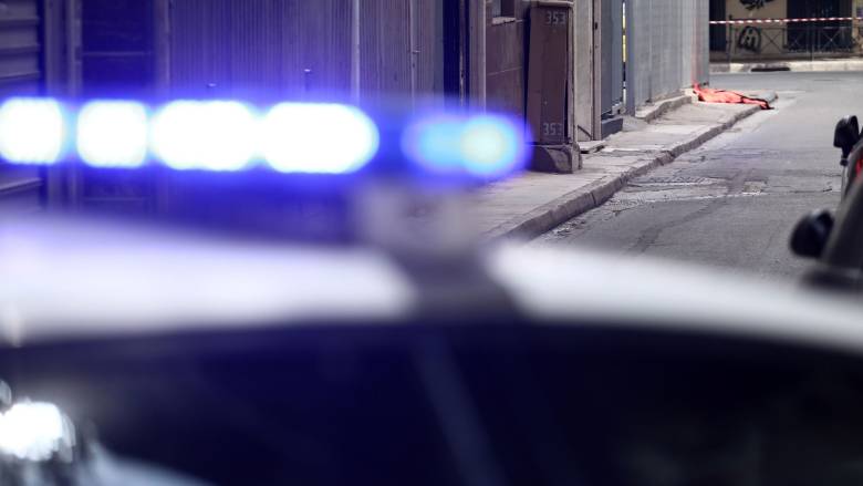 Ύποπτο αντικείμενο στα Εξάρχεια - Διακοπή κυκλοφορίας σε Ιπποκράτους και Σόλωνος