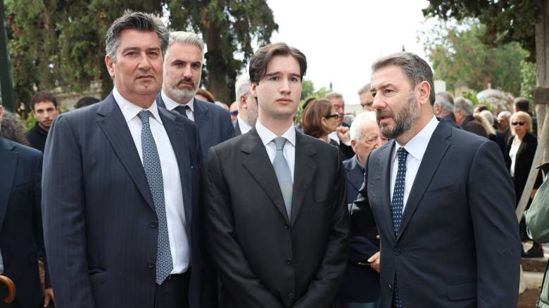 Πέντε χρόνια χωρίς τη Φώφη Γεννηματά: Συγκίνηση στο μνημόσυνό της- Παρόντες ο σύζυγος και ο γιος της