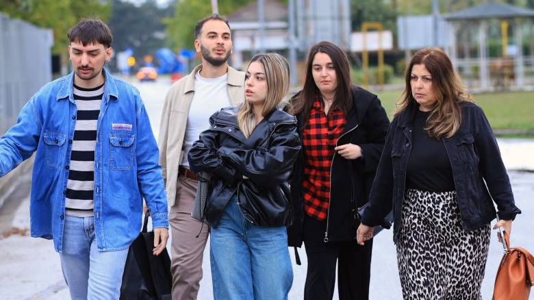 Δίκη Τεμπών: «Και τώρα θαύμα είναι που σας μιλάω, ήταν σαν να ήμουν νεκρή», κατέθεσε επιζήσασα