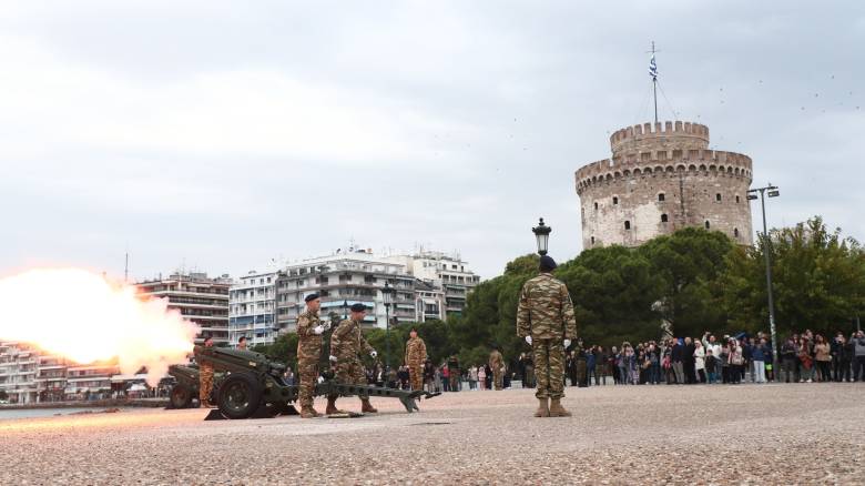 Θεσσαλονίκη: 21 κανονιοβολισμοί και έπαρση της σημαίας- Ξεκίνησαν οι εορτασμοί για την 28η Οκτωβρίου