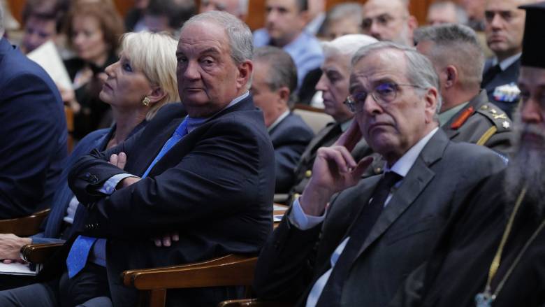 Οι απανωτές «navtex» Καραμανλή και Σαμαρά στα δεξιά και η «υπερδιέγερση» του Μαξίμου 