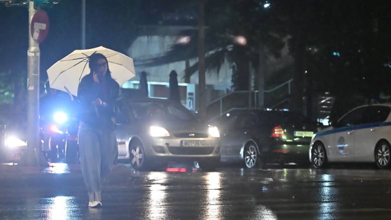 Κακοκαιρία: Μπαράζ του 112, ακυρώσεις παρελάσεων της 28ης Οκτωβρίου και οι περιοχές σε «Red Code»