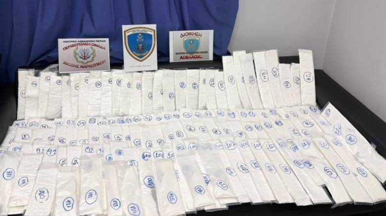 «Χτύπημα» του Λιμενικού στα καρτέλ ναρκωτικών: Κατάσχεσαν 18 κιλά κοκαΐνης στο Λαύριο - Δείτε βίντεο