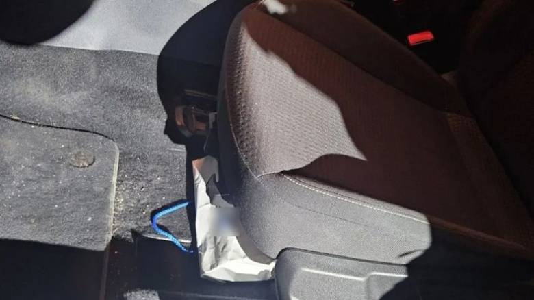 Πάνω από 400 γραμμάρια κοκαΐνης βρέθηκαν σε όχημα στην Καλλιθέα 