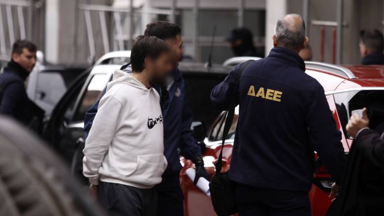 Φονική έκρηξη στην Πλάκα: Έφτασαν στην Ευελπίδων οι τρεις κλέφτες χαλκού
