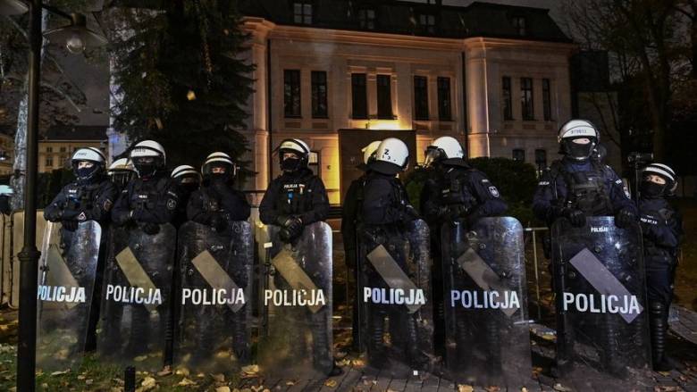 Πολιτική «θύελλα» στην καρδιά της Ε.Ε. - Το χρονικό της πρωτοφανούς κρίσης στην Πολωνία