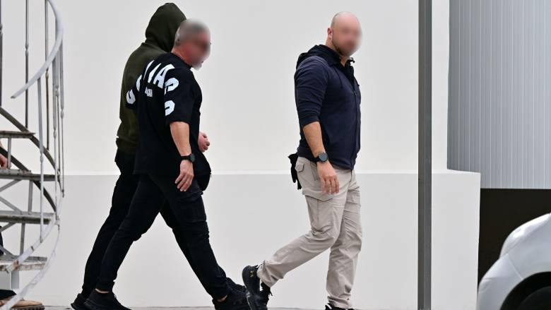 Στο Ναυτοδικείο ο 46χρονος αξιωματικός του Πολεμικού Ναυτικού για τους εμπρησμούς σε πρώην του