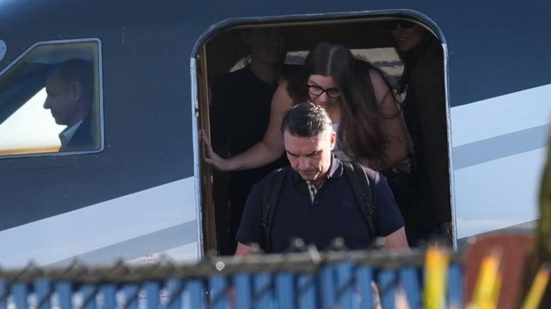 ΗΠΑ: Ο Φλάβιο Μπολσονάρο λέει πως έφυγε από την Βραζιλία για να γλιτώσει τη δίωξη