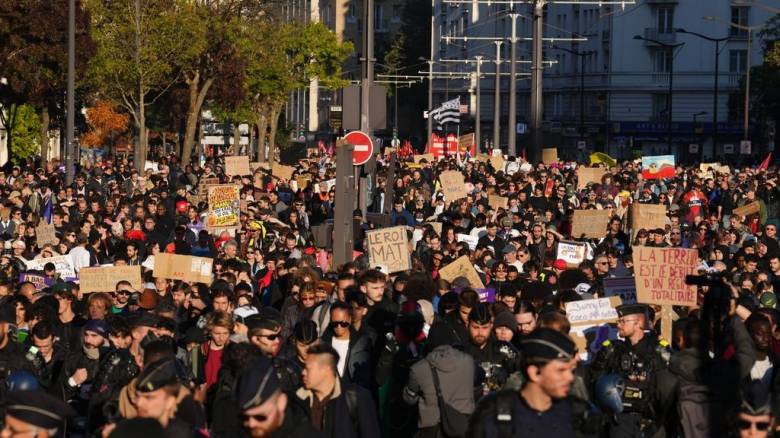 Τουλάχιστον 422 συλλήψεις διαδηλωτών στις νέες κινητοποιήσεις στη Γαλλία