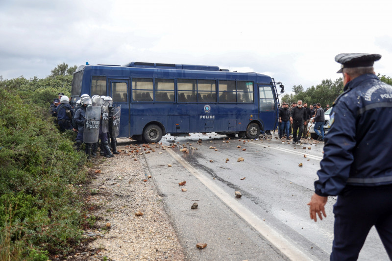 ΜΠΛΟΚΟ ΑΓΡΟΤΕΣ ΚΑΙ ΕΠΕΙΣΟΔΙΑ ΣΤΟ ΑΕΡΟΔΡΟΜΙΟ ΧΑΝΙΩΝ