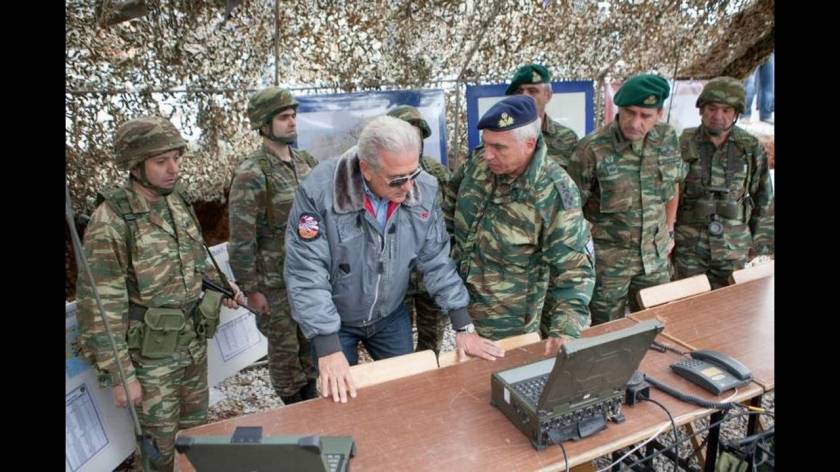 Ο Δ. Αβραμόπουλος σε άσκηση